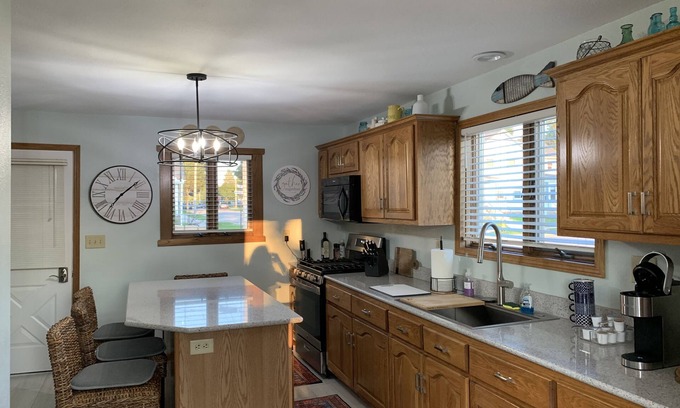 Two Rivers House | Lovely Riverfront views of river. Walking distance to beach. 🚴👙🐠