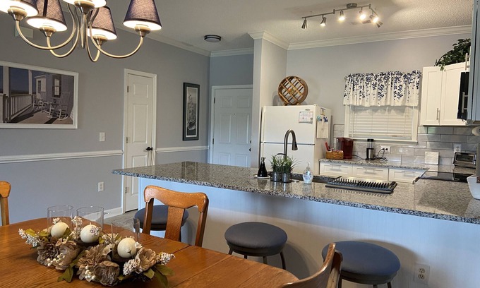 Conway Condo | Lovely/Serene/Water View1st floor 2B/2BA Condo,10M-Beach.