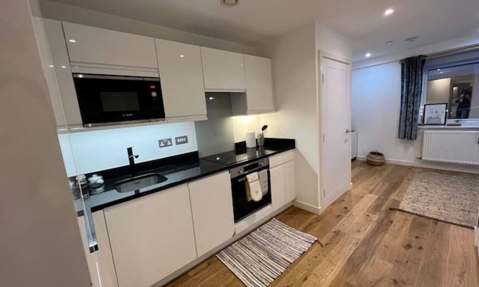 Cheadle Hulme Apartment | Lovely Studio in Cheadle Hulme