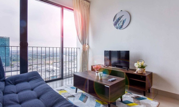 Shah Alam Apartment | Lovely Studio Trefoil Near Setia City Mall & SCCC