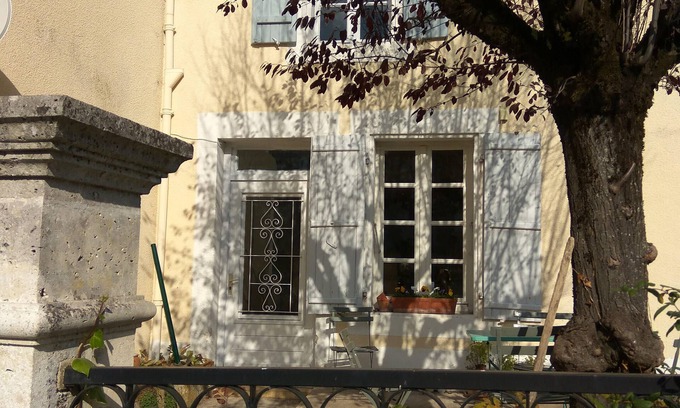 Gout-Rossignol Cottage | Lovely traditional riverside cottage