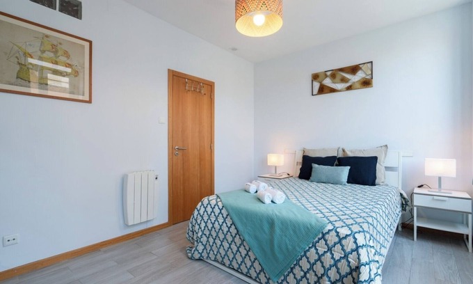 Santa Marinha Apartment | Lovely Welcoming Flats w/Jacuzzi and Terrace