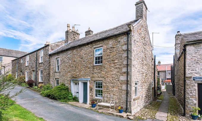 Reeth Cottage | Low Cottage, a dog friendly holiday home for up to four people in the pretty village of Reeth.