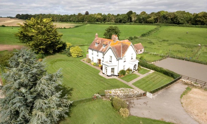 Blandford Saint Mary Bed & Breakfast | Lower Bryanston Farm