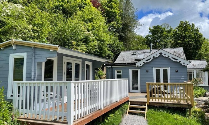 Bodmin Ski Chalet | Lower Hill Cottage w/Swedish Hot Tub