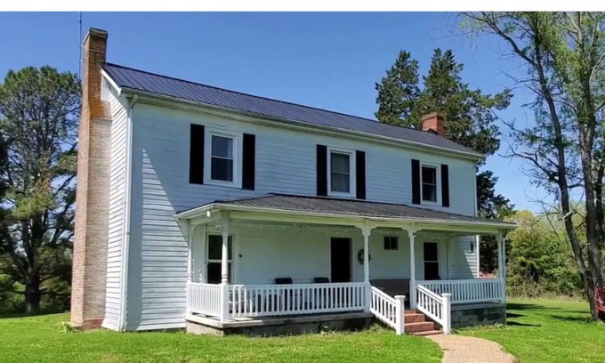 Red House House | Lucks Branch Farm, Your Secluded Getaway!