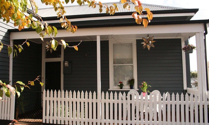 Casterton Cottage | Lucy's Artist Cottage - Short or long term stay in the Heart of Casterton