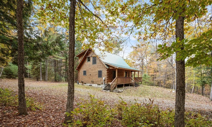 Lisbon Cabin | Luigi's Lodge - Cozy Log Cabin Near Franconia Notch - White Mountains Retreat