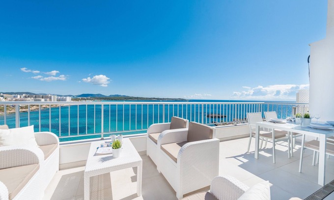 S'Illot-Cala Morlanda House | LUISAMAR SEA VIEW - Apartment with sea views in S'illot. Free WiFi