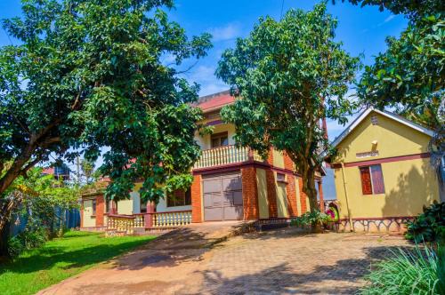 Mukono Bed & Breakfast | Luiz Haven
