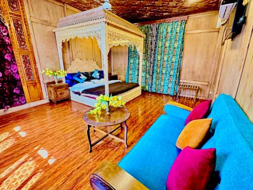 Dal Lake Apartment | luke damant place