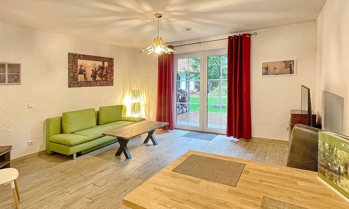 Burg-Kauper Apartment | Lumberjack tree 2 - Lumberjack