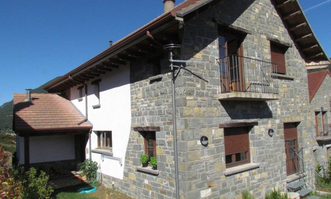 Hecho Ski Chalet | Luminosa Casa con Jardín en Hecho