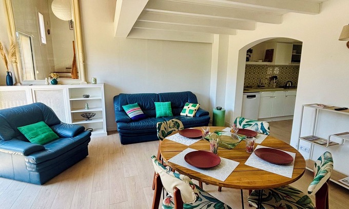 Montesquieu-des-Alberes Apartment | Luminous gîte, quiet and natural setting, cathedral ceiling living room with views of the Albères, terrace