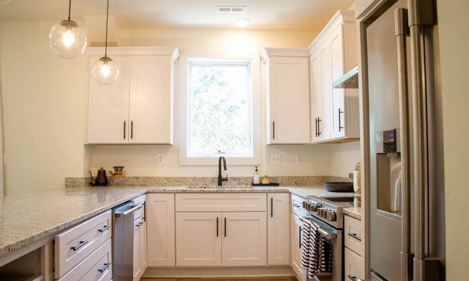 Batesville Apartment | Lux 2 Bed 2 Bath Apt | Dwtn Crozet (30 Nt Min)