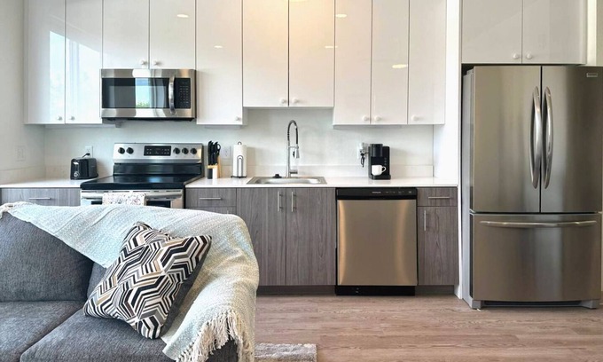 City Park West Apartment | Lux Apt Near Saint Joseph'sn