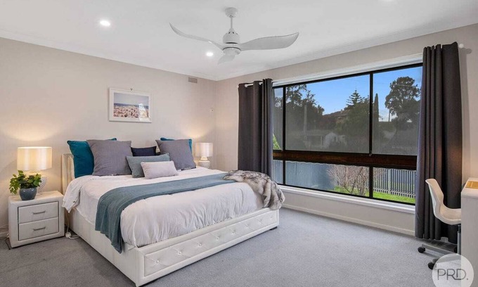 Bendigo House | LUX ENTIRE 4bds HOME PERFECT FOR KIDS BUSINESS TRAVELS CLOSE CBD LAKE GOLD MINES
