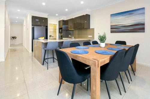 Henley Beach South House | LUX Henley Beach - 4BD 3 5BA