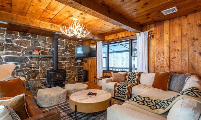 Thompson Ridge Cabin | Lux Hot Tub Cabin w Fire Pit