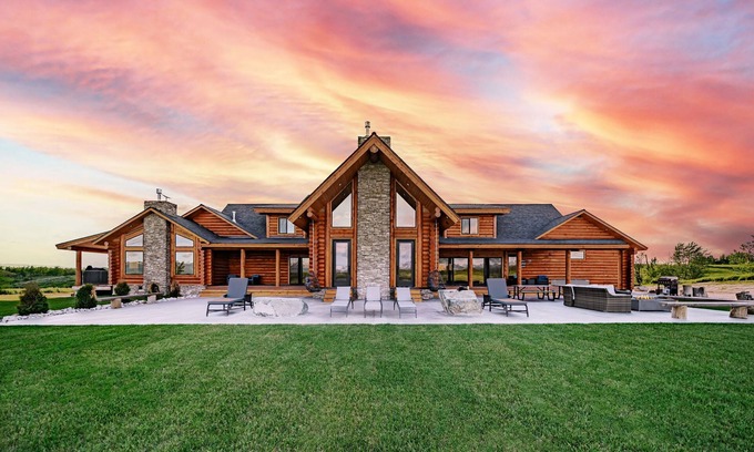 Tetonia Cabin | Lux Log Cabin - Epic Views, Huge Patio, & Hot Tub!