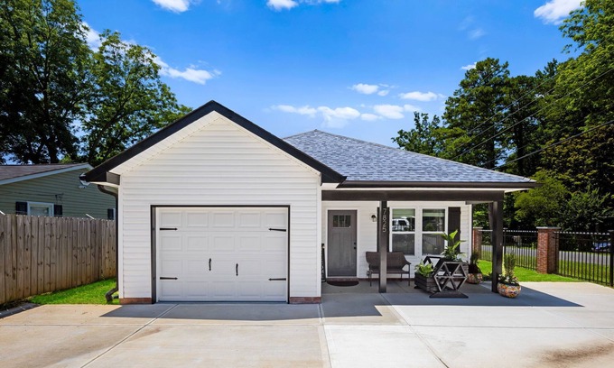 Paw Creek House | Lux Oasis New Construction wHtub/PETS WELCOME