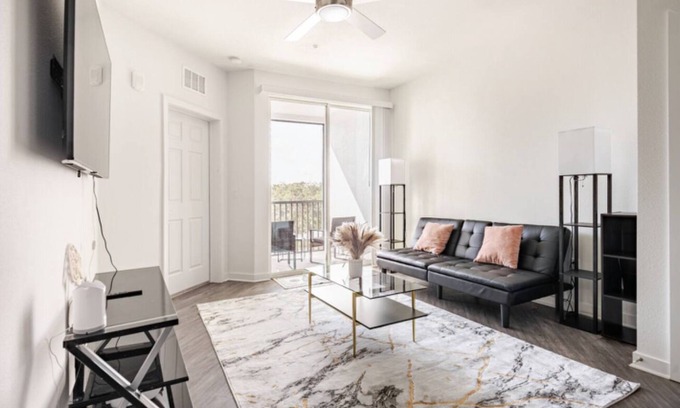 Temple Terrace Apartment | Luxary 1BR w/Resort Pool, Gym+