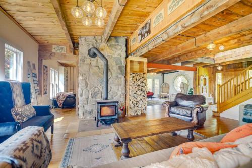 Washington House | Luxe 14-Acre Vermont Countryside Lodge!