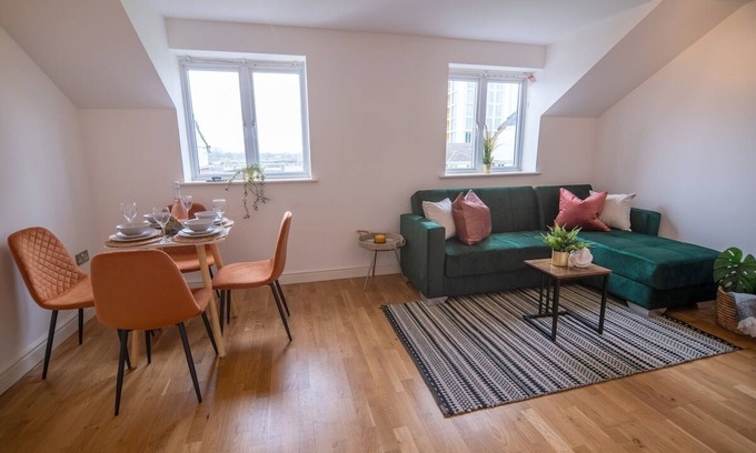 Abbey Wood Apartment | Luxe 2 BDR Apartment in Greenwich Borough