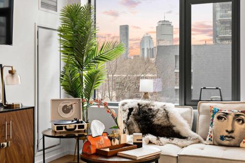 Shawmut Apartment | Luxe 2BR Apt near Boston Common with Pool