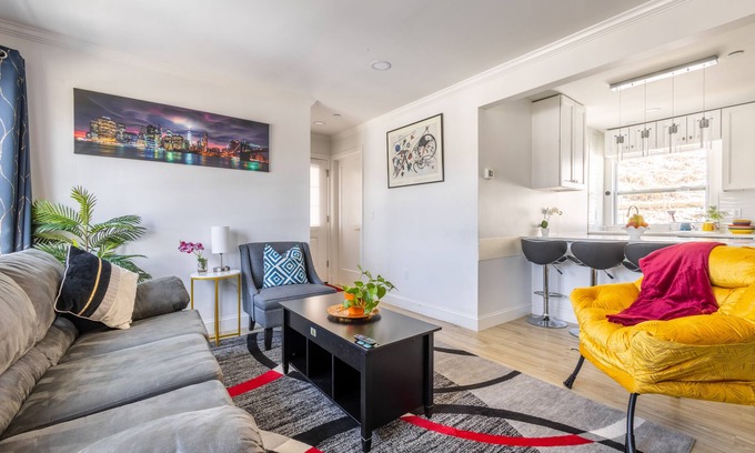 Hastings-On-Hudson House | LUXE 3BD/2BA 29 min>NYC w/Parking & deck