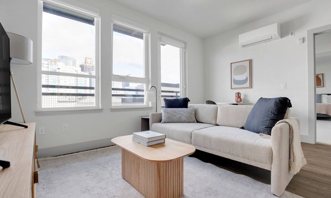 West Bellevue Apartment | Luxe Bellevue 1BR w/Gym & Roof Lounge, near coffee shops, by Blueground