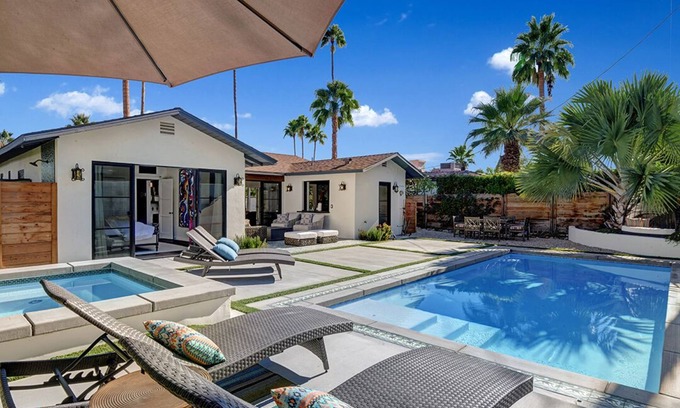 Warm Sands House | Luxe Bungalow - Indoor and Outdoor Paradise!