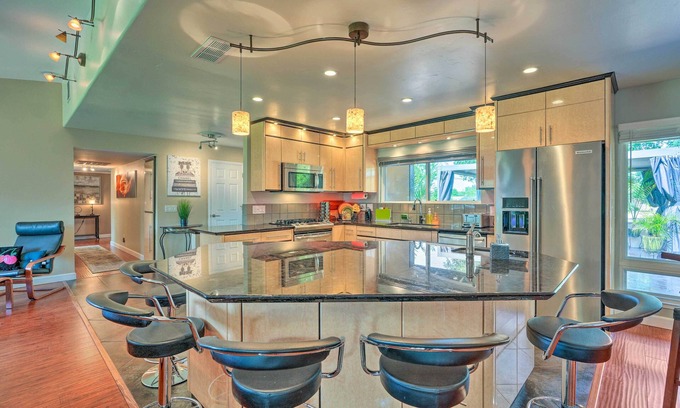 Granite Bay House | Luxe Granite Bay Home w/Hot Tub, Fire Pits!