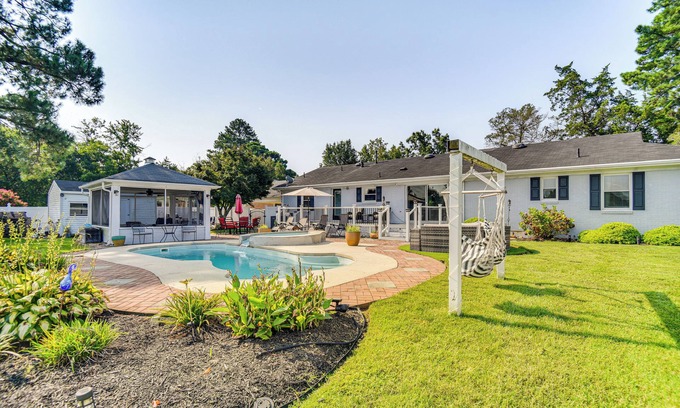 Portsmouth House | Luxe Lakefront Portsmouth Home: Fish, Swim & Play!