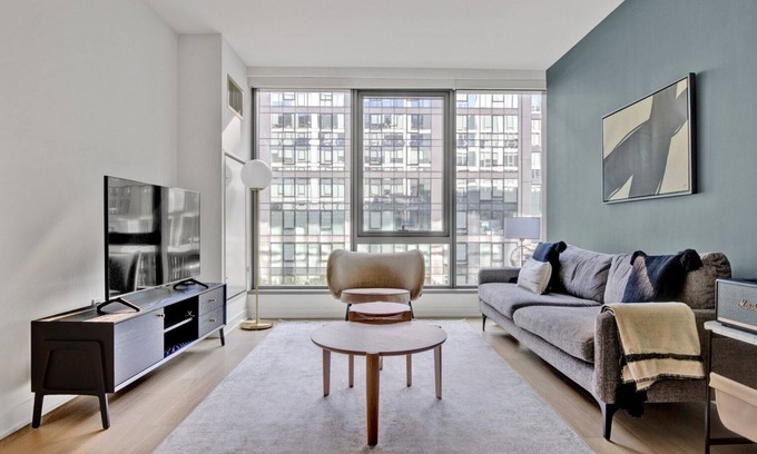 Navy Yard Apartment | Luxe Navy Yard 1BR w/Gym, Rooftop Pool, walk to Nats Park, by Blueground
