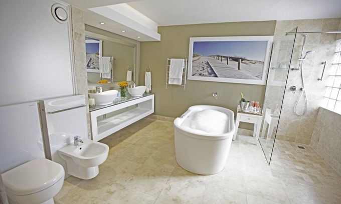 North Beach Apartment | Luxe Penthouse | Private Spa | Jacuzzi | Balcony
