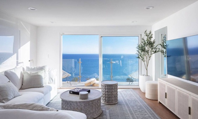 Malibu House | Luxe Retreat | Mins to Santa Monica + Palisades | Pet-Friendly