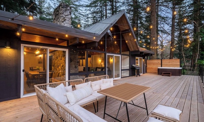 Troutdale House | Luxe Riverfront A-Frame | Hot Tub | Fishing