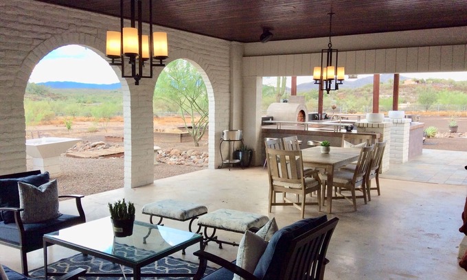 Sabrosa House | Luxe Suite - Hot Tub - Views - Goats