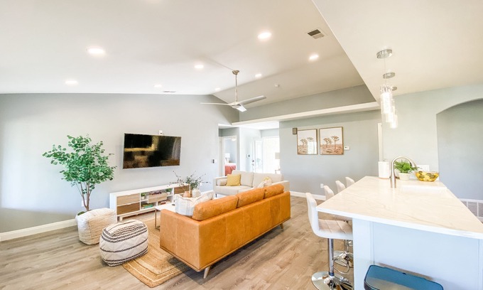 Indian Cove House | LUXE - The Desert Sun - Amazing Private Villa with Beautiful 360 View & Hot Tub