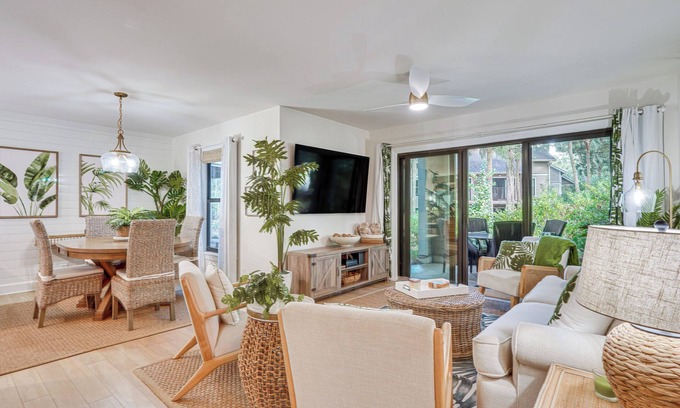 Seabrook Island Villa | Luxe Tropical Resort Escape - Beaches Nearby!