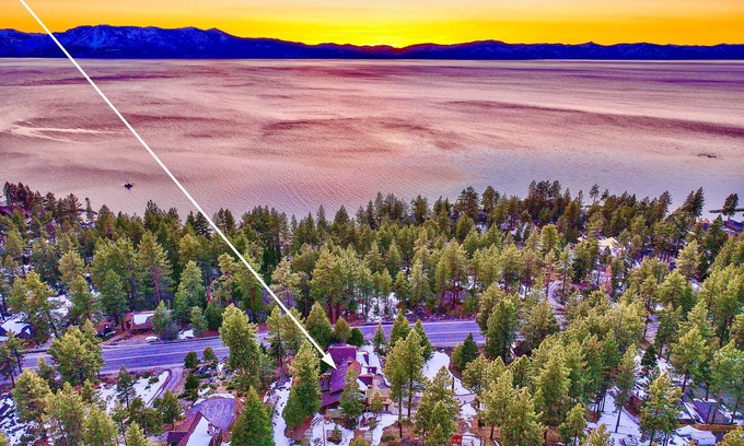 Lakeridge House | Luxe141 Spacious Luxury Log Cabin