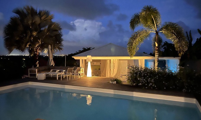 Petit-Bourg Villa | Luxueuse Villa Contemporaine Entre mer et Montagne
