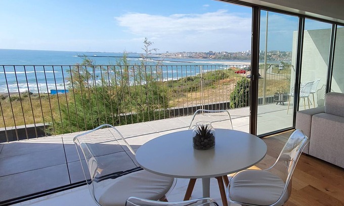 Canidelo Apartment | Luxureous & First line apartment with amazing view over ocean, beach and Porto.