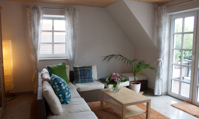 Markt Erlbach Apartment | Luxuriöse Ferienwohnung im Landhausstil mit 2 Schlafzimmern und Balkon