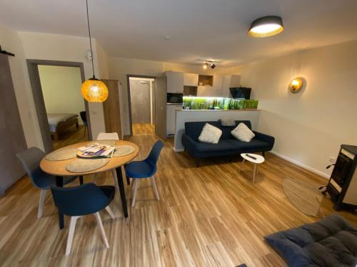 Amtsberg House | Luxuriöses Ferienapartment A2 mit umzäunten Garten, 55qm