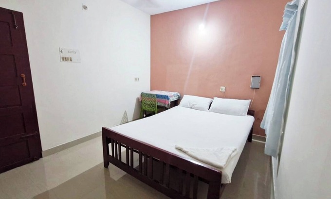 Varkala Bed & Breakfast | Luxurious 1 double Bed BnB 6