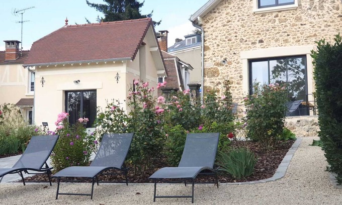 Senlisse Cottage | Luxurious 150m² Cottage with Fishing Pond in a 2-Hectare Park, Near Paris & Versailles
