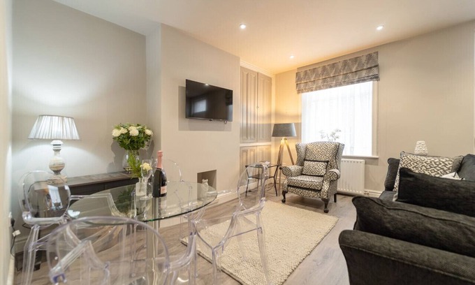 Nelson House | Luxurious 2-bed cottage in the heart of Barrowford,
