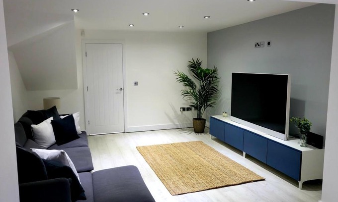 Seacroft Apartment | Luxurious 2 bed house (sleeps 4) Close to Leeds City Centre